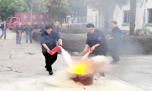 公司組織開展消防技能培訓演練